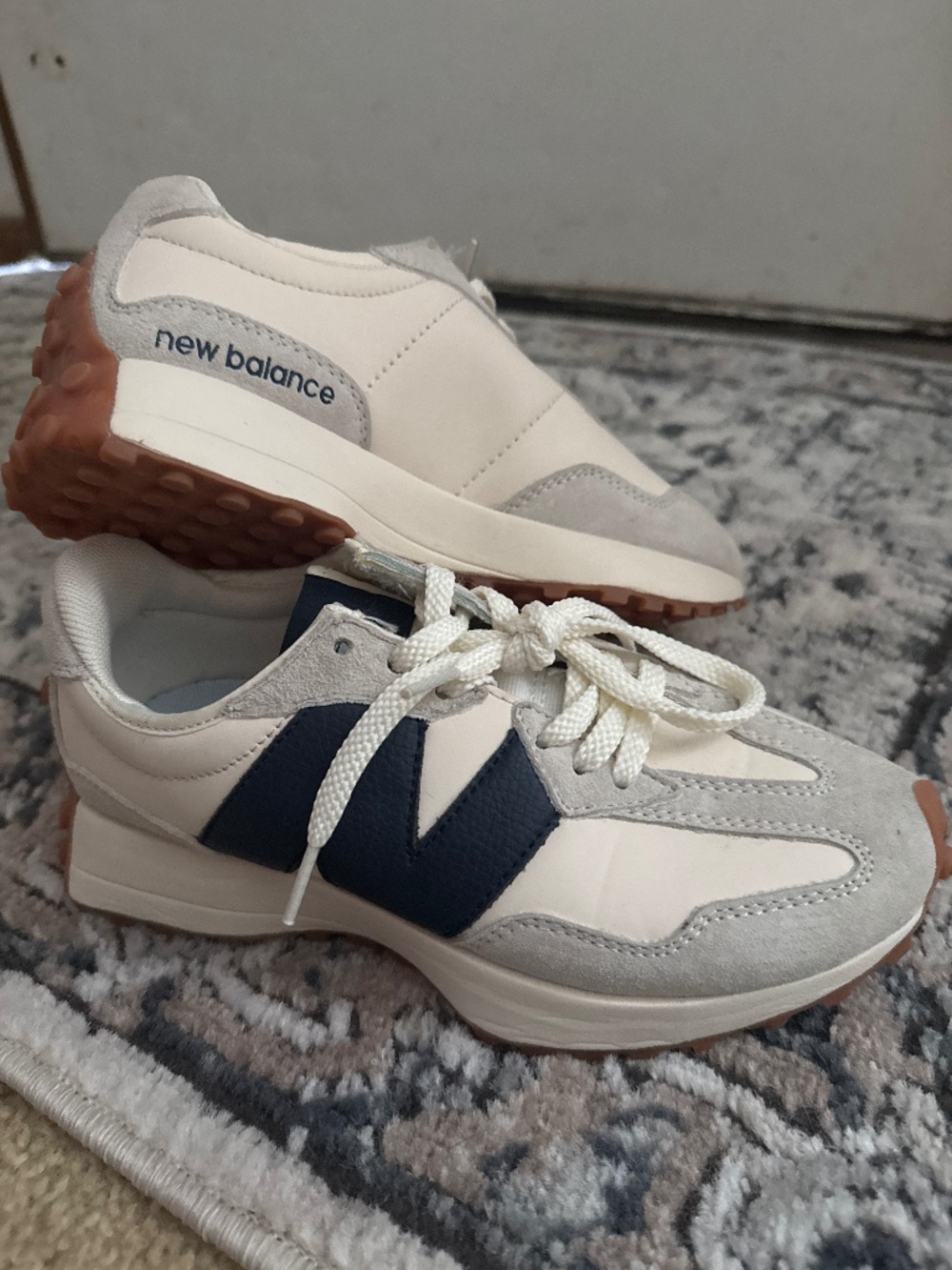 New Balance - Picture 2 of 5